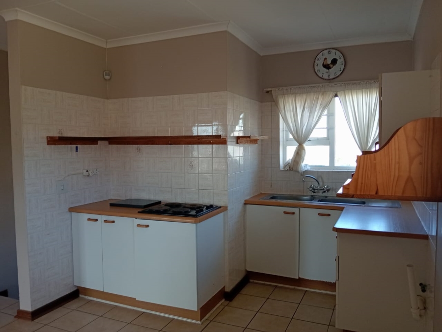 To Let 2 Bedroom Property for Rent in Wavecrest Eastern Cape